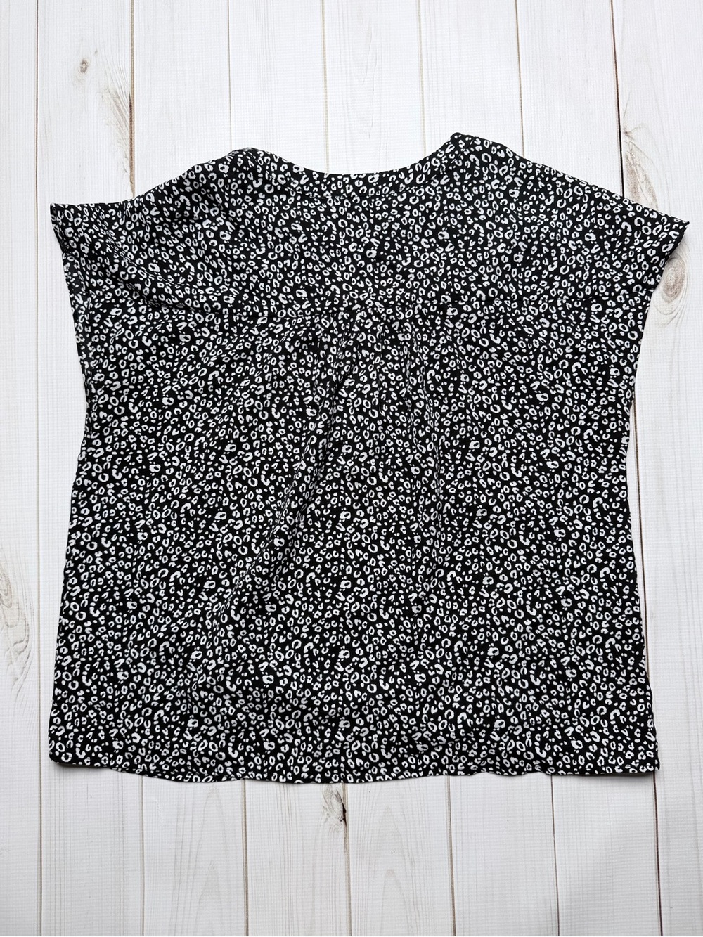 Sugarlips Black and White Leopard Print V-Neck Blouse - Picture 7 of 7